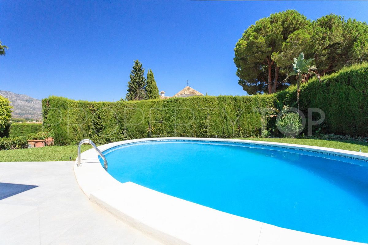 Villa in Nueva Andalucia for sale