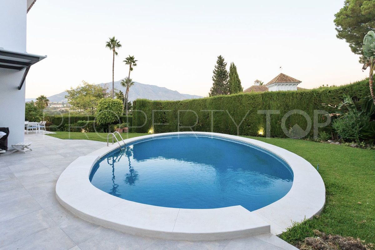 Villa in Nueva Andalucia for sale