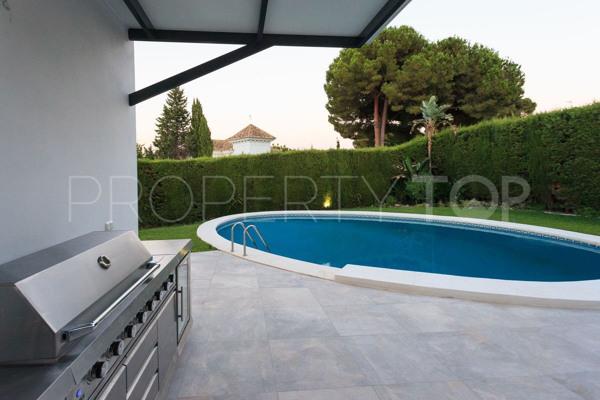 Villa in Nueva Andalucia for sale