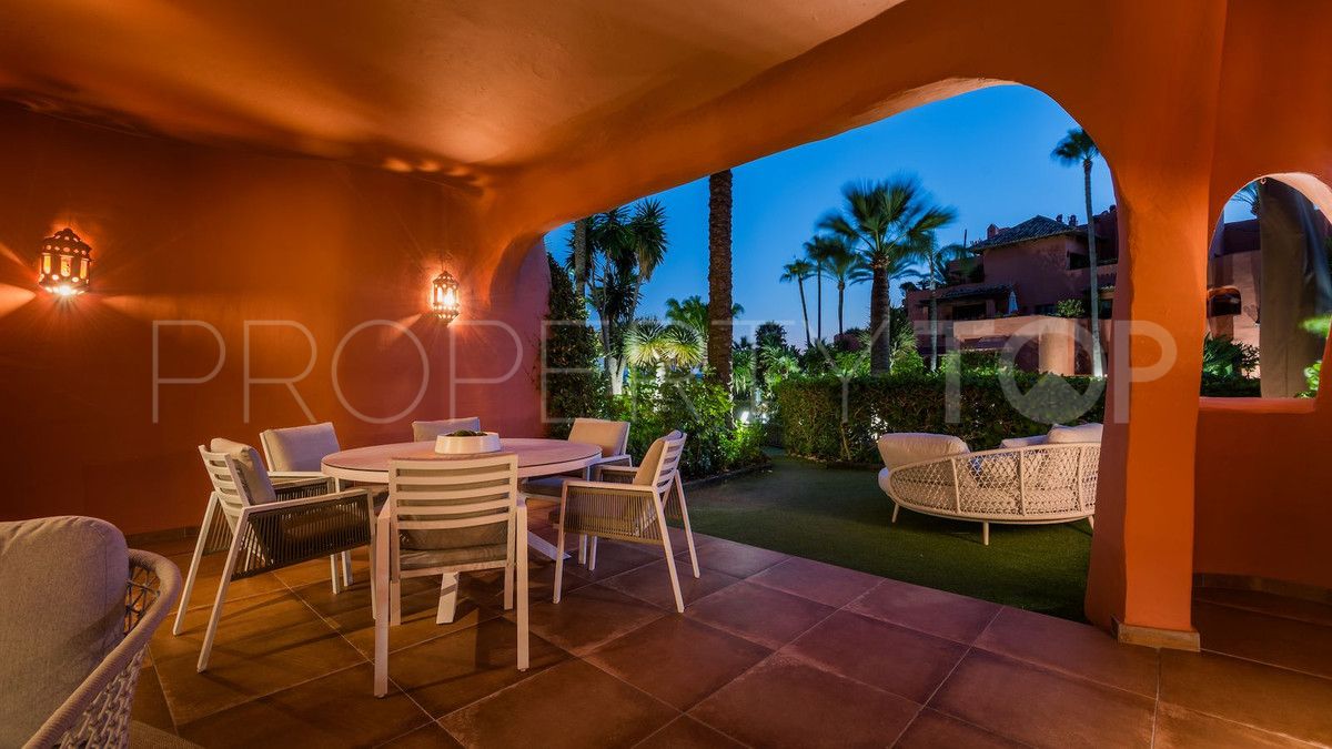 For sale ground floor apartment in Estepona