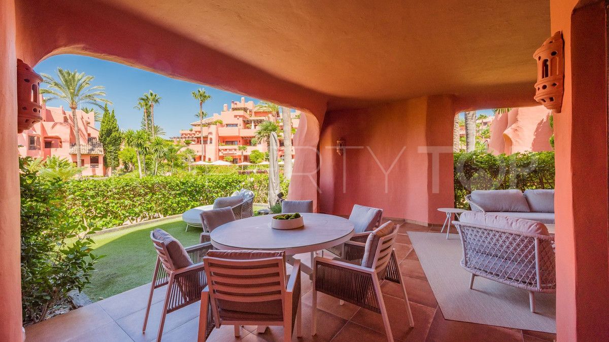 For sale ground floor apartment in Estepona