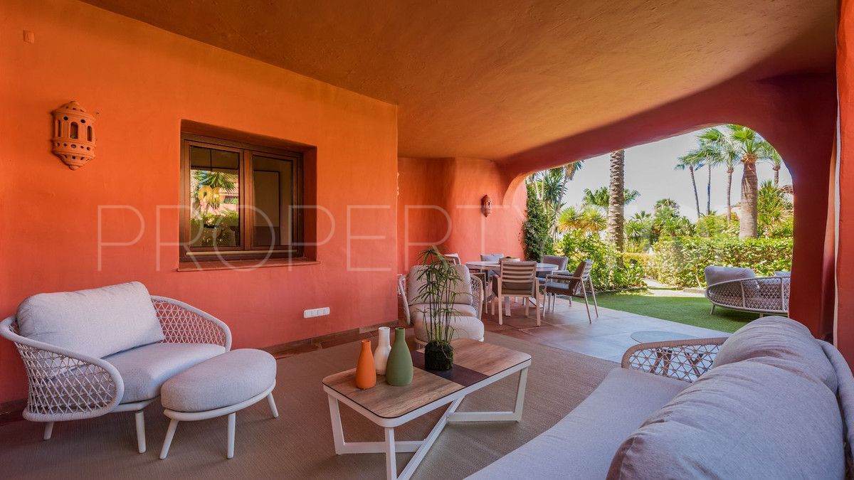 For sale ground floor apartment in Estepona