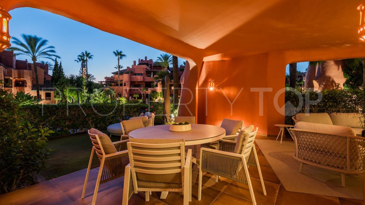 For sale ground floor apartment in Estepona