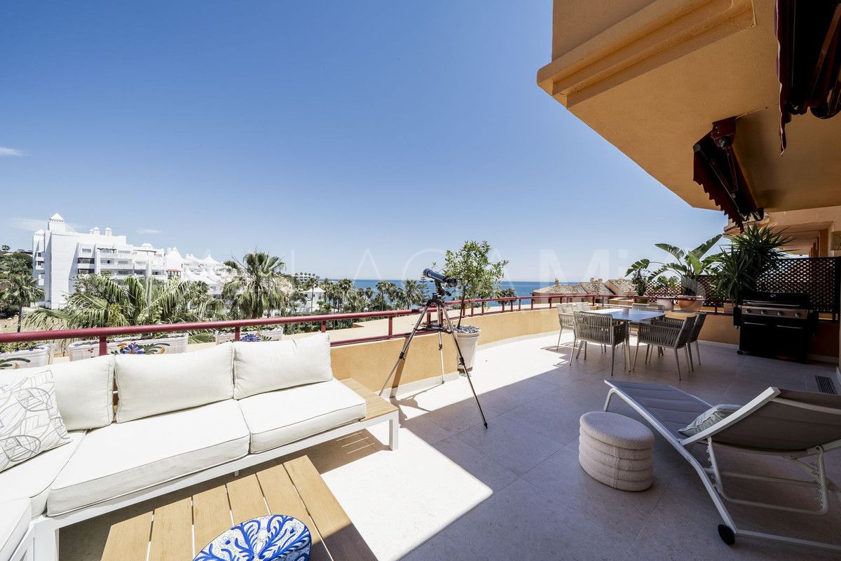 Apartamento with 3 bedrooms a la venta in Estepona