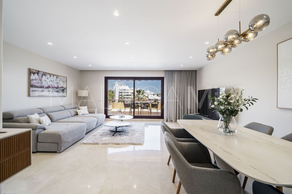 Apartamento with 3 bedrooms a la venta in Estepona