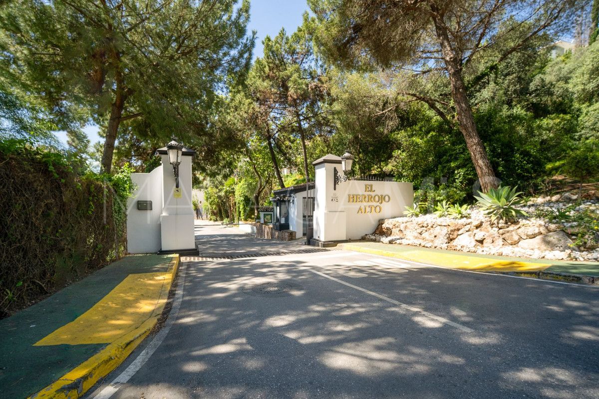 Se vende villa in Benahavis with 5 bedrooms
