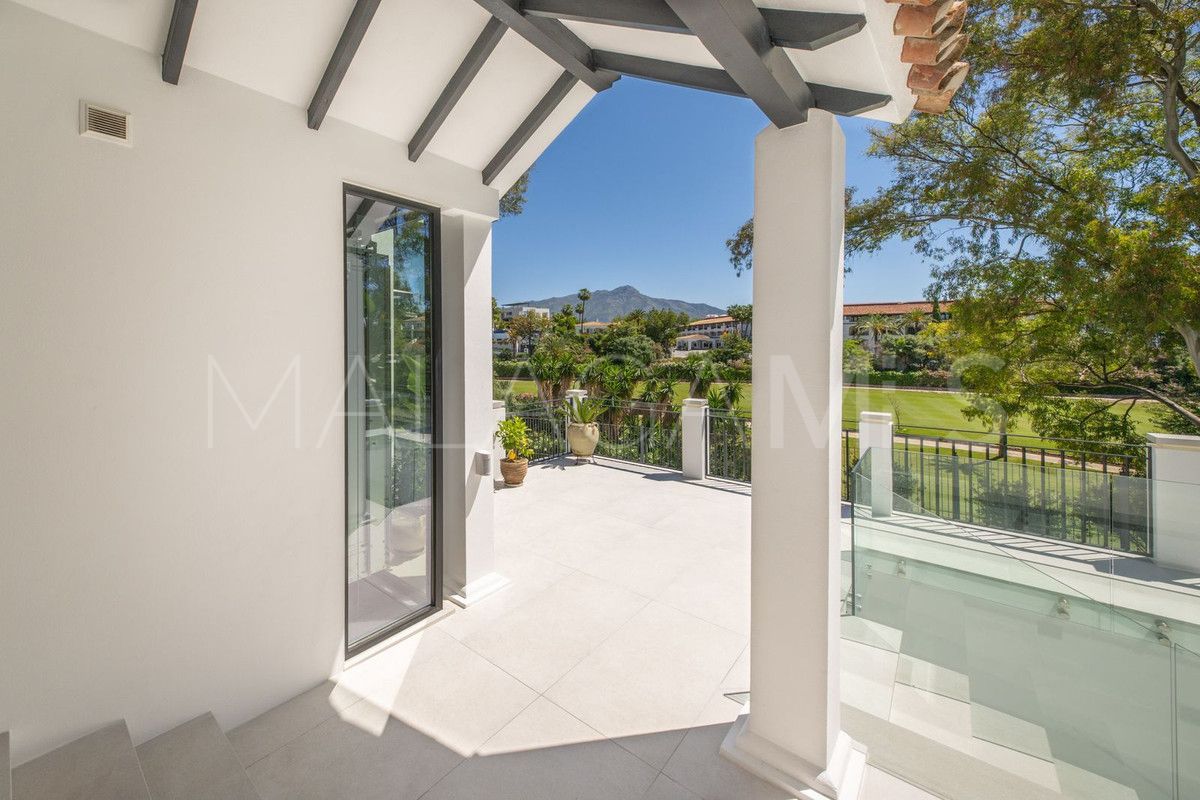Se vende villa in Benahavis with 5 bedrooms