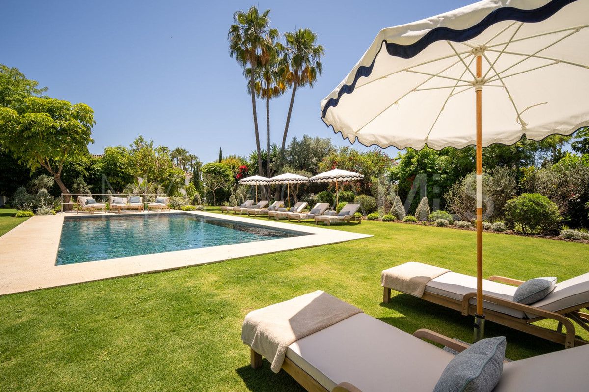 Nueva Andalucia 5 bedrooms villa for sale