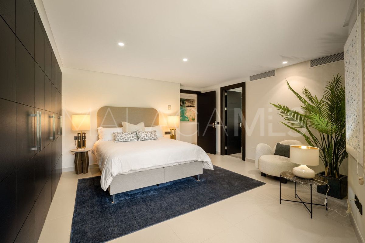 Nueva Andalucia 5 bedrooms villa for sale