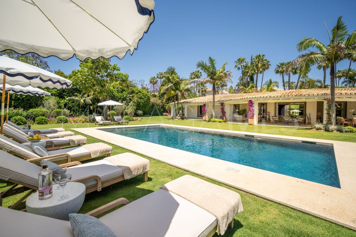 Nueva Andalucia 5 bedrooms villa for sale
