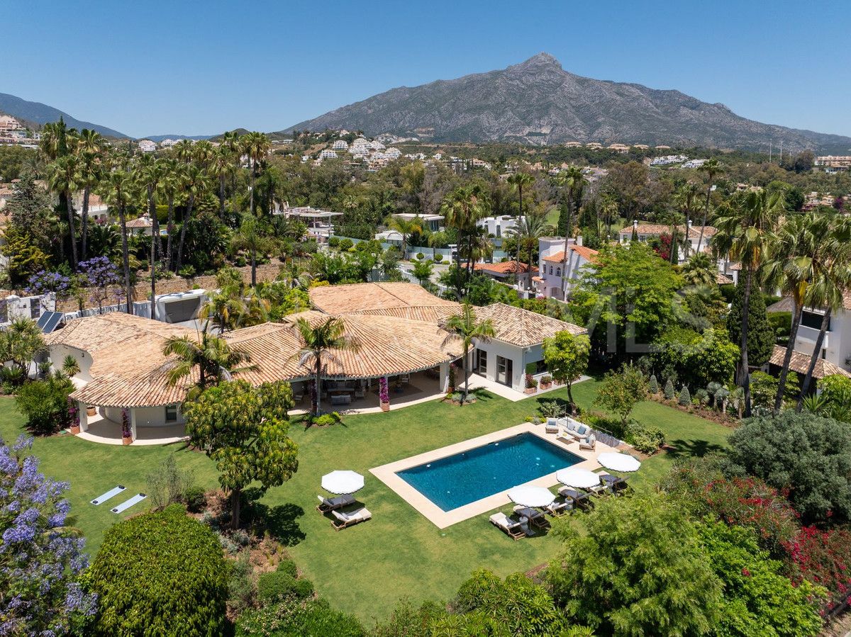 Nueva Andalucia 5 bedrooms villa for sale