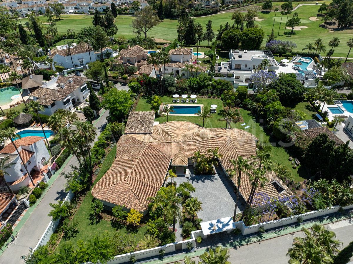 Nueva Andalucia 5 bedrooms villa for sale