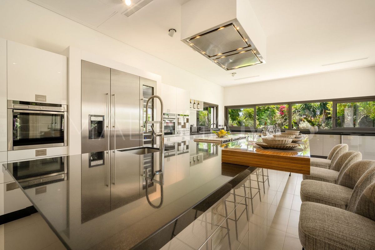 Nueva Andalucia 5 bedrooms villa for sale