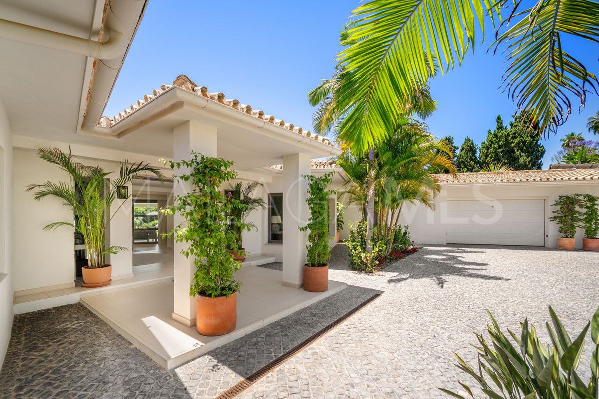 Nueva Andalucia 5 bedrooms villa for sale