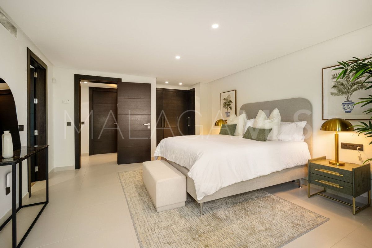 Nueva Andalucia 5 bedrooms villa for sale