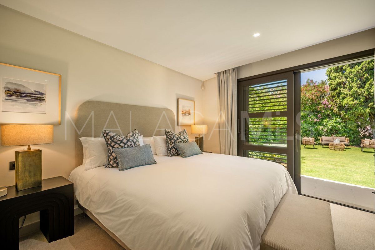 Nueva Andalucia 5 bedrooms villa for sale