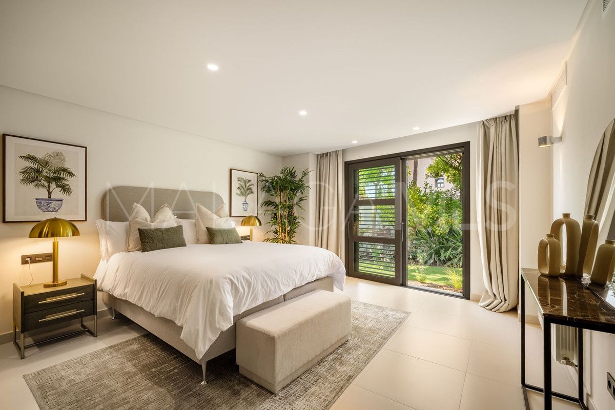 Nueva Andalucia 5 bedrooms villa for sale