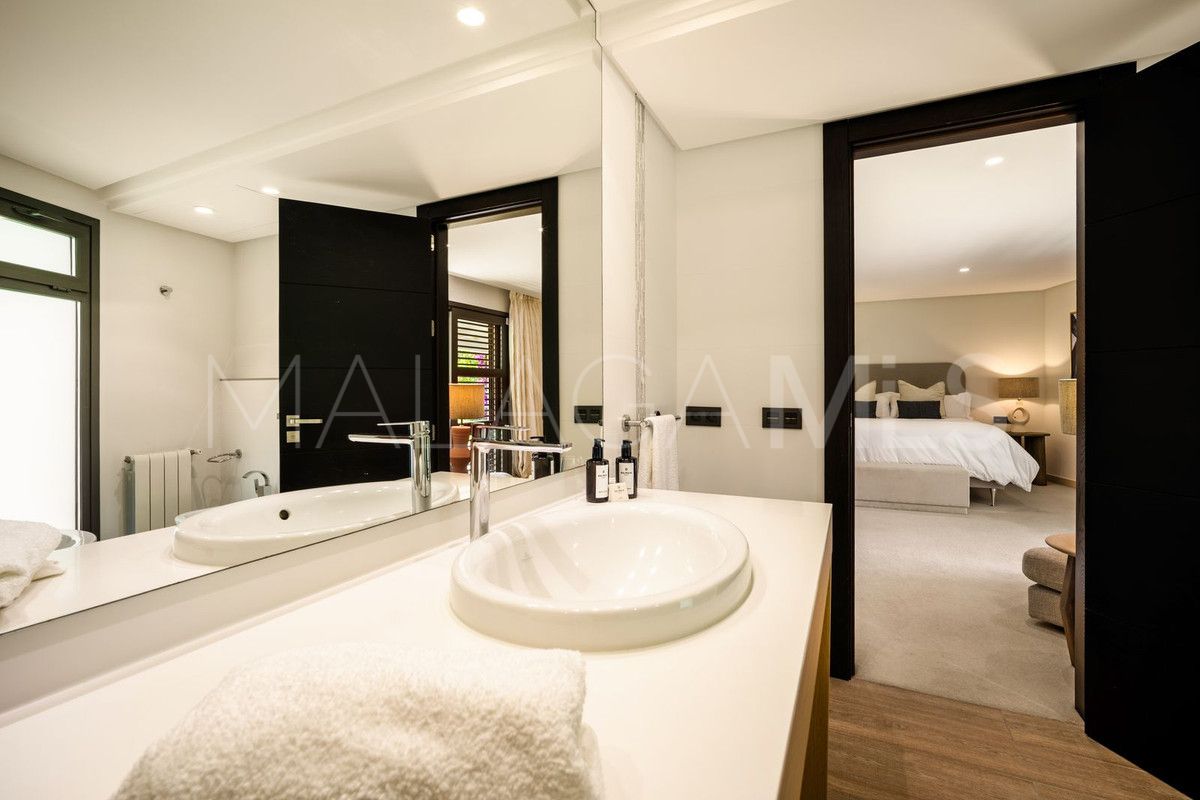 Nueva Andalucia 5 bedrooms villa for sale