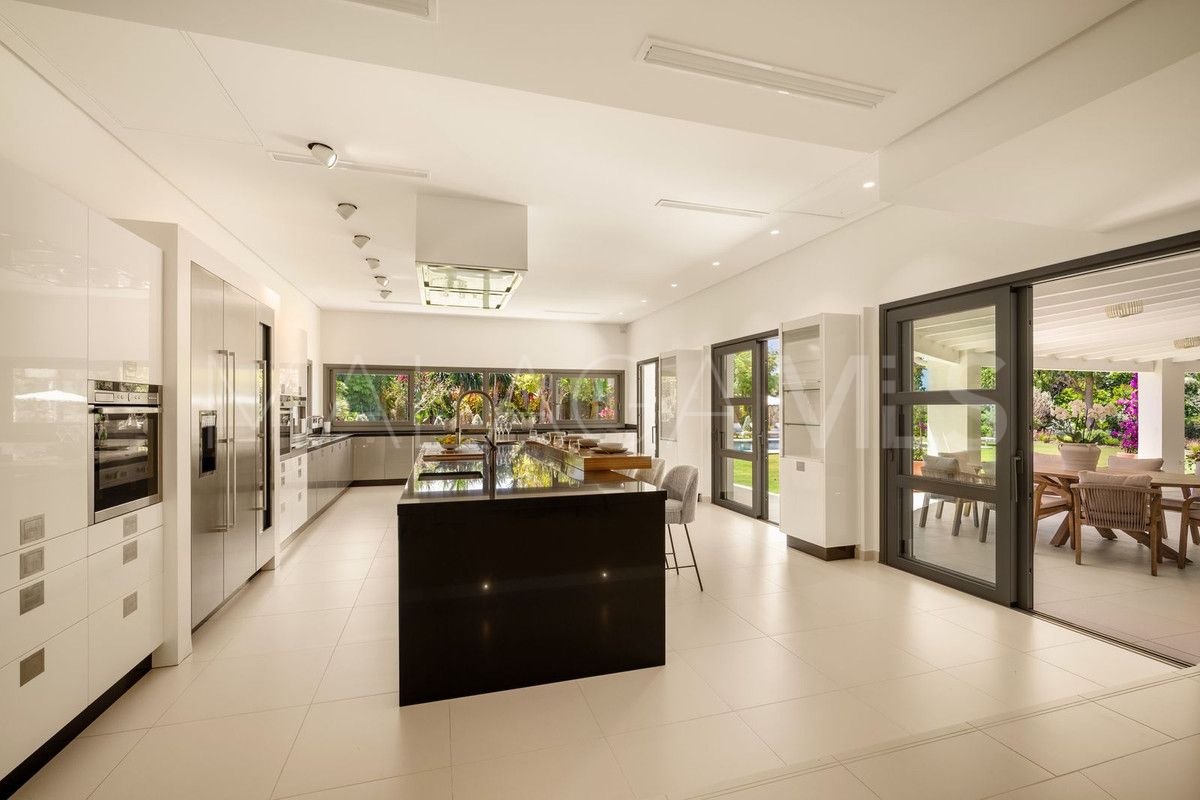 Nueva Andalucia 5 bedrooms villa for sale