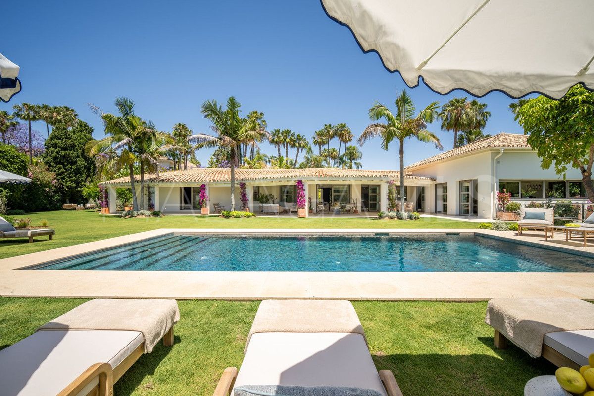 Nueva Andalucia 5 bedrooms villa for sale