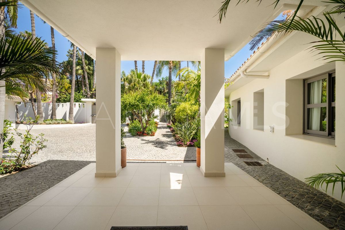 Nueva Andalucia 5 bedrooms villa for sale