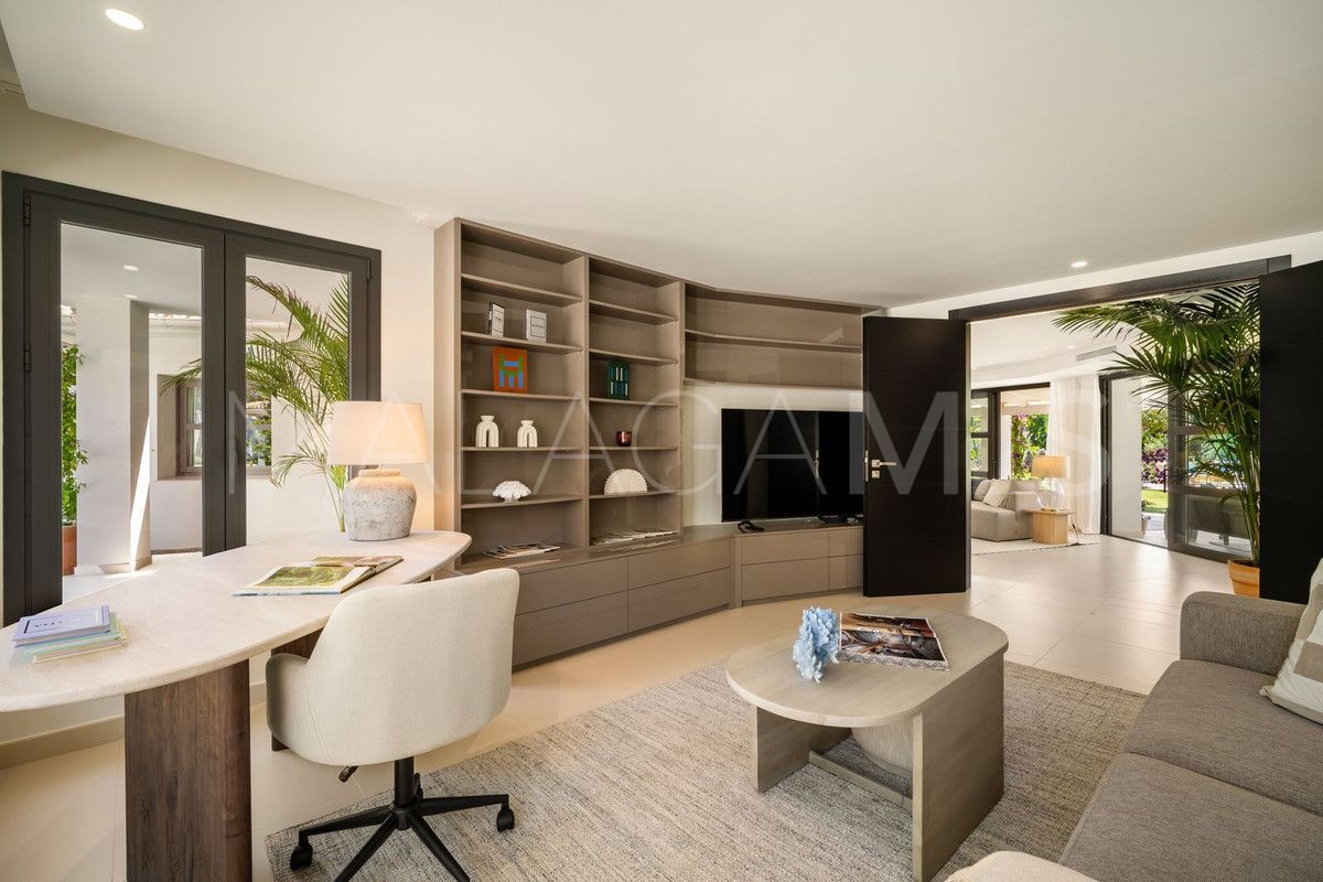 Nueva Andalucia 5 bedrooms villa for sale