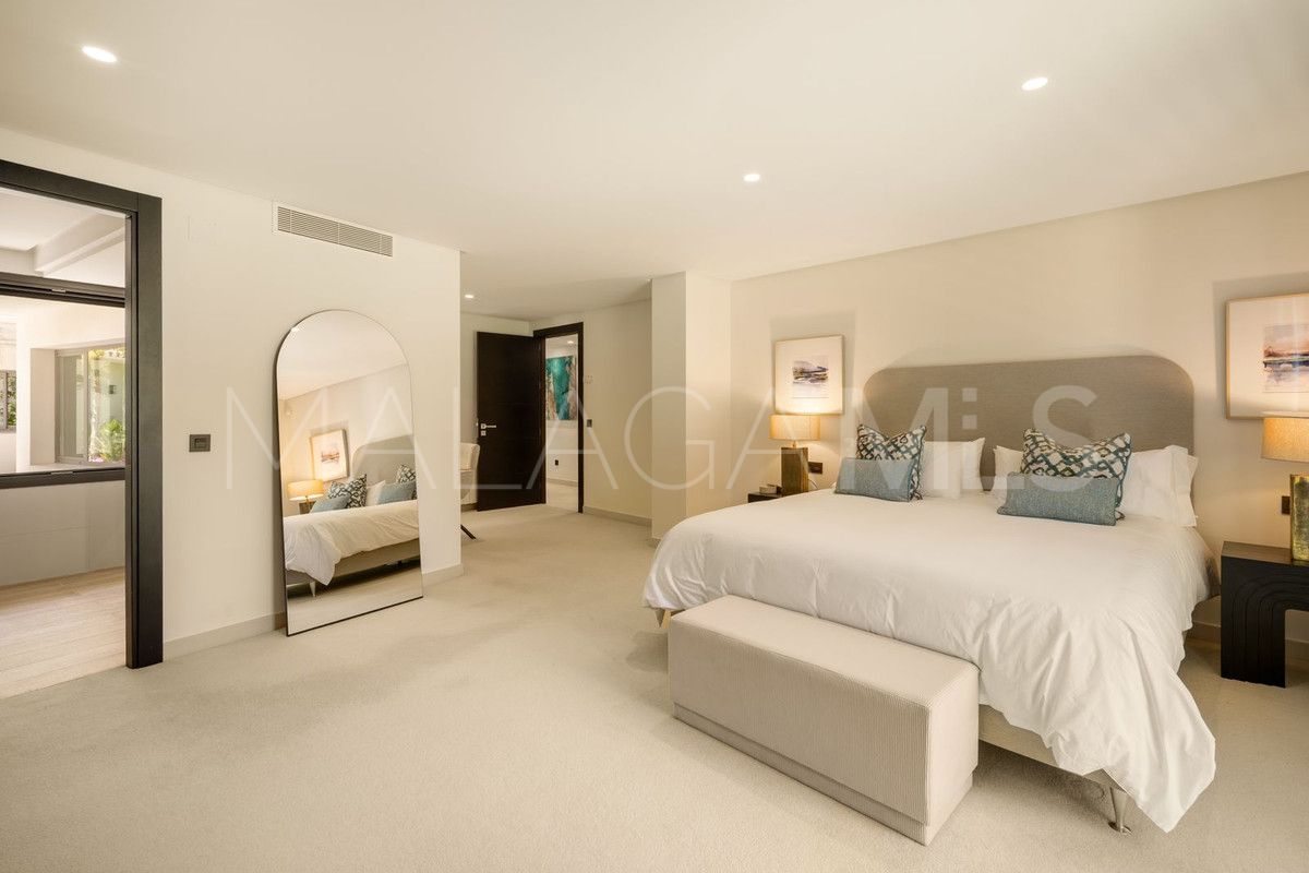 Nueva Andalucia 5 bedrooms villa for sale