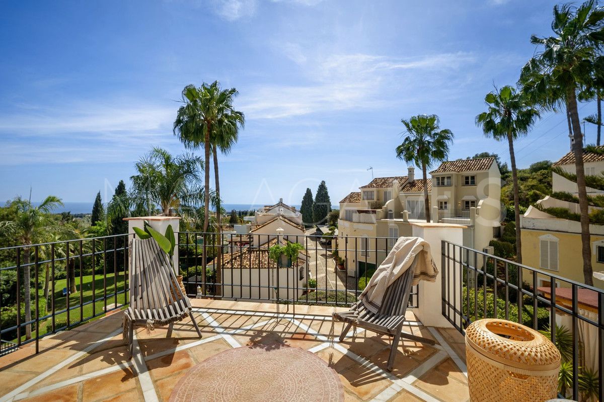 Buy adosado in Marbella Ciudad with 4 bedrooms