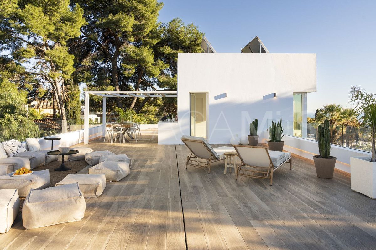 Villa for sale in Nueva Andalucia