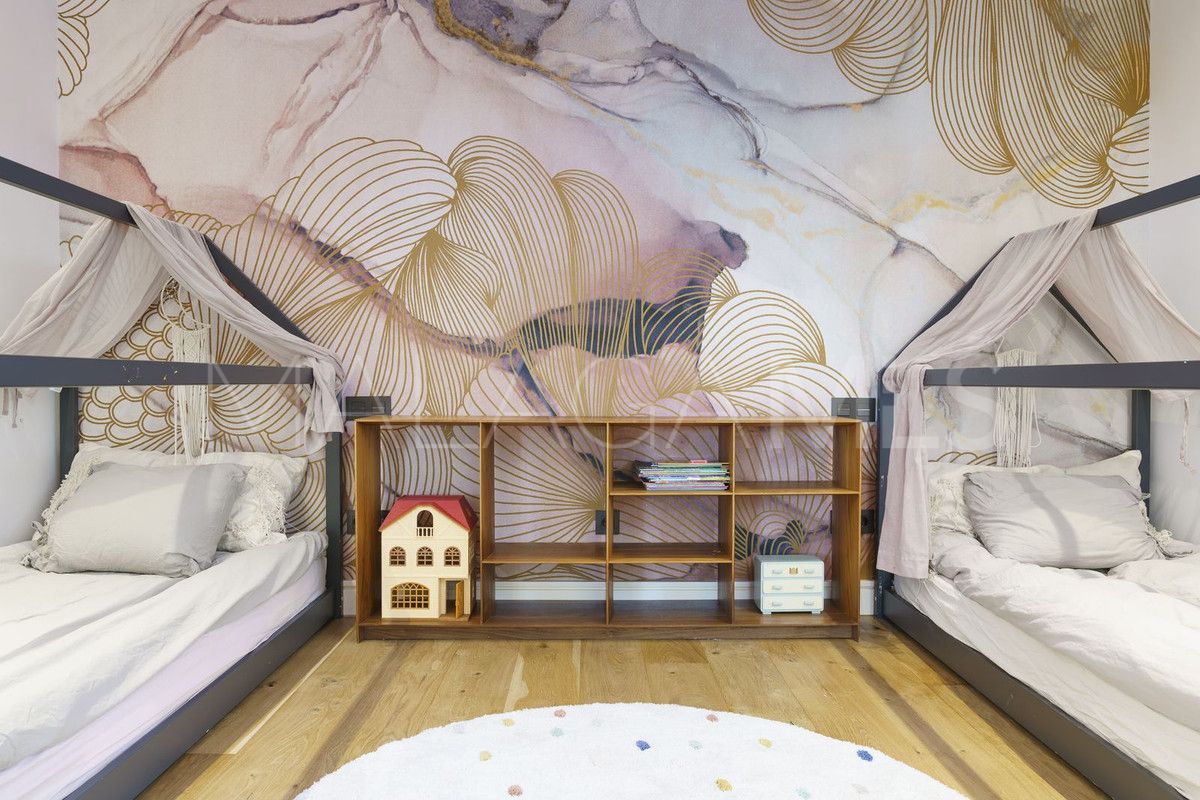 Villa for sale in Nueva Andalucia