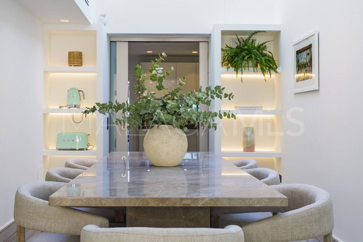 Villa for sale in Nueva Andalucia