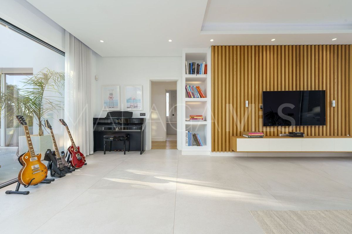 Villa for sale in Nueva Andalucia