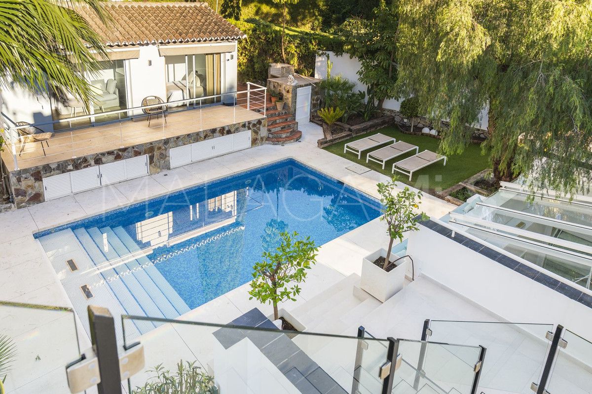 Villa for sale in Nueva Andalucia