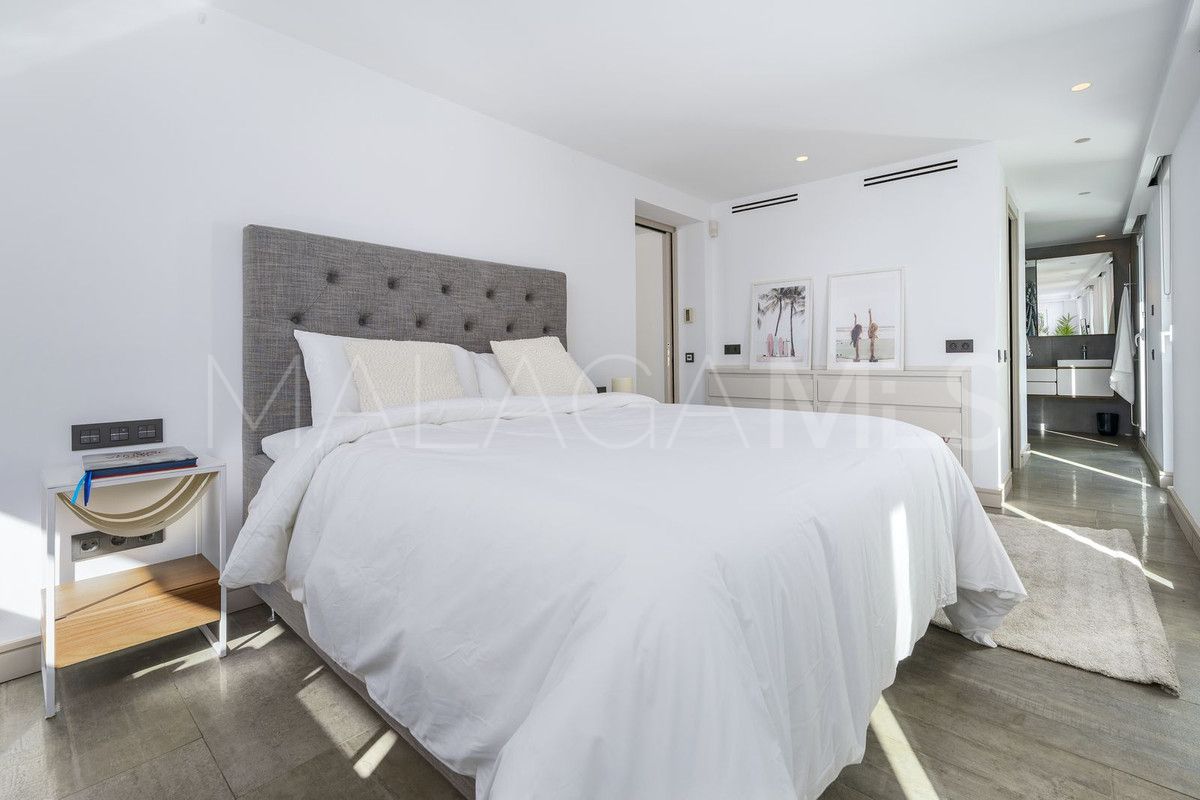 Villa for sale in Nueva Andalucia