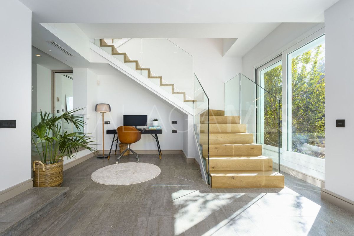 Villa for sale in Nueva Andalucia