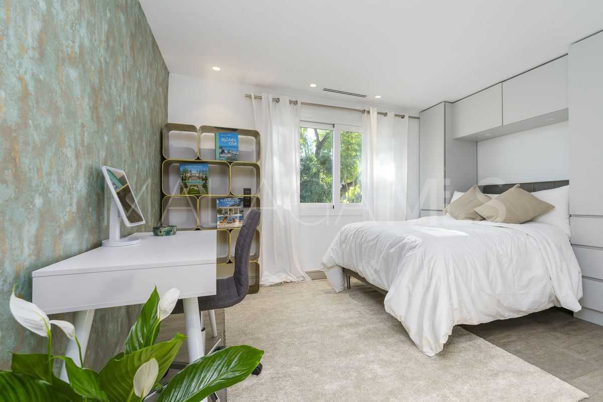 Villa for sale in Nueva Andalucia