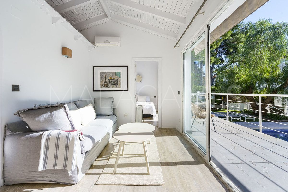 Villa for sale in Nueva Andalucia