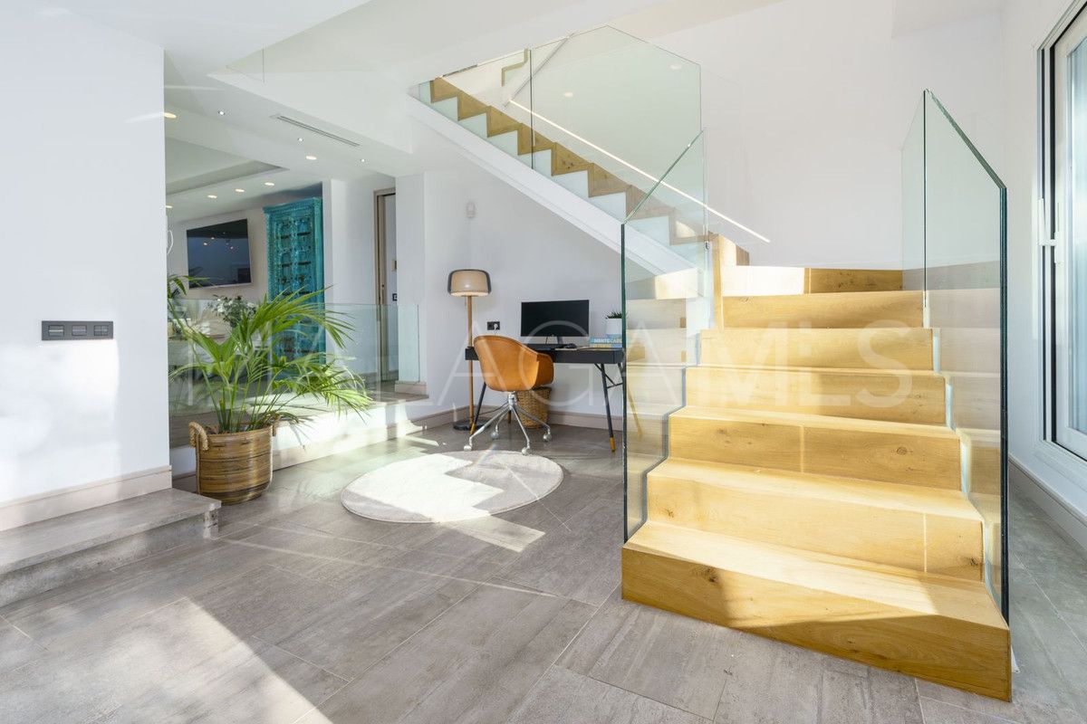 Villa for sale in Nueva Andalucia