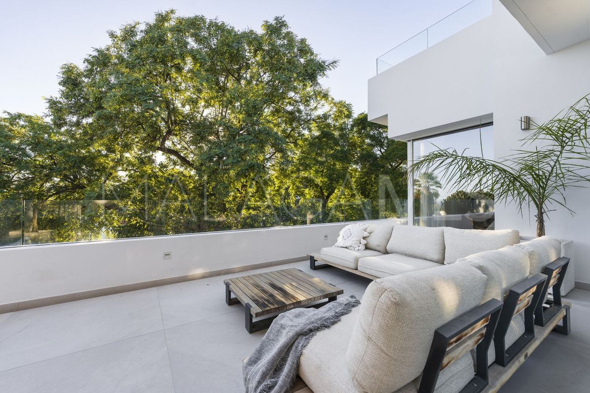 Villa for sale in Nueva Andalucia