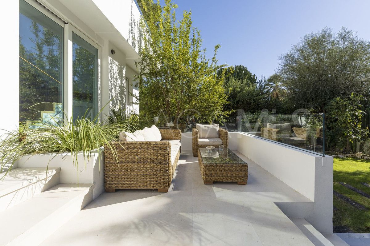 Villa for sale in Nueva Andalucia