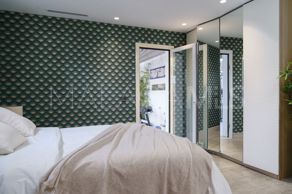 Villa for sale in Nueva Andalucia