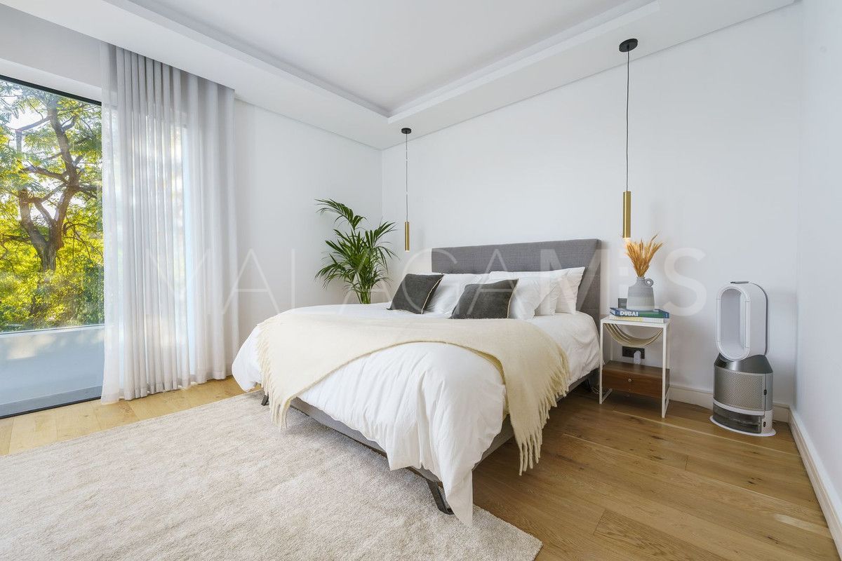 Villa for sale in Nueva Andalucia