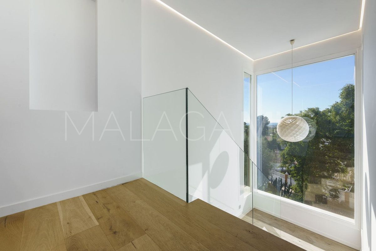 Villa for sale in Nueva Andalucia