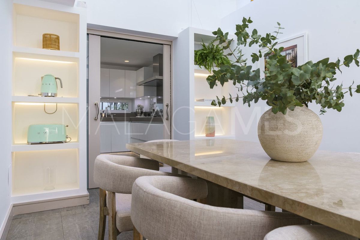 Villa for sale in Nueva Andalucia