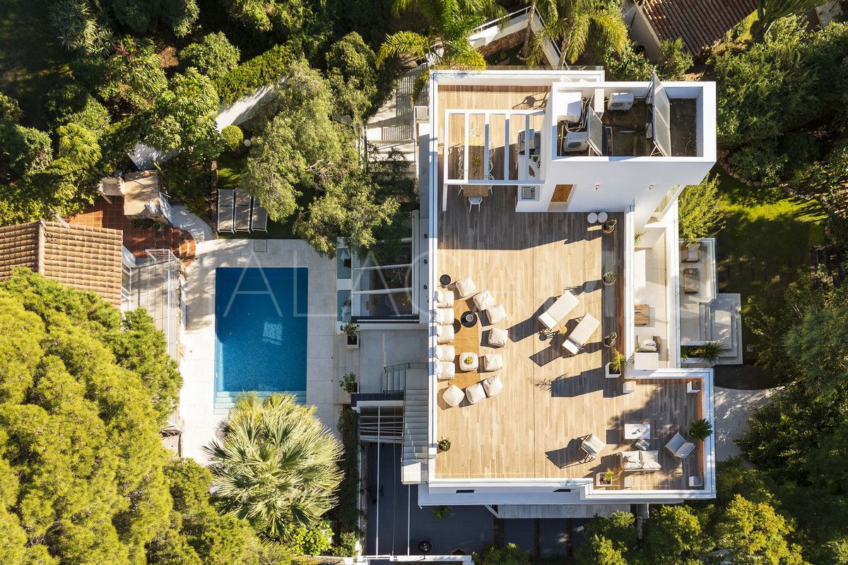 Villa for sale in Nueva Andalucia