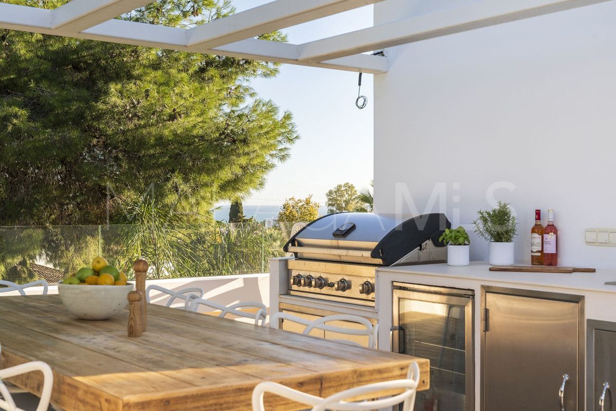 Villa for sale in Nueva Andalucia