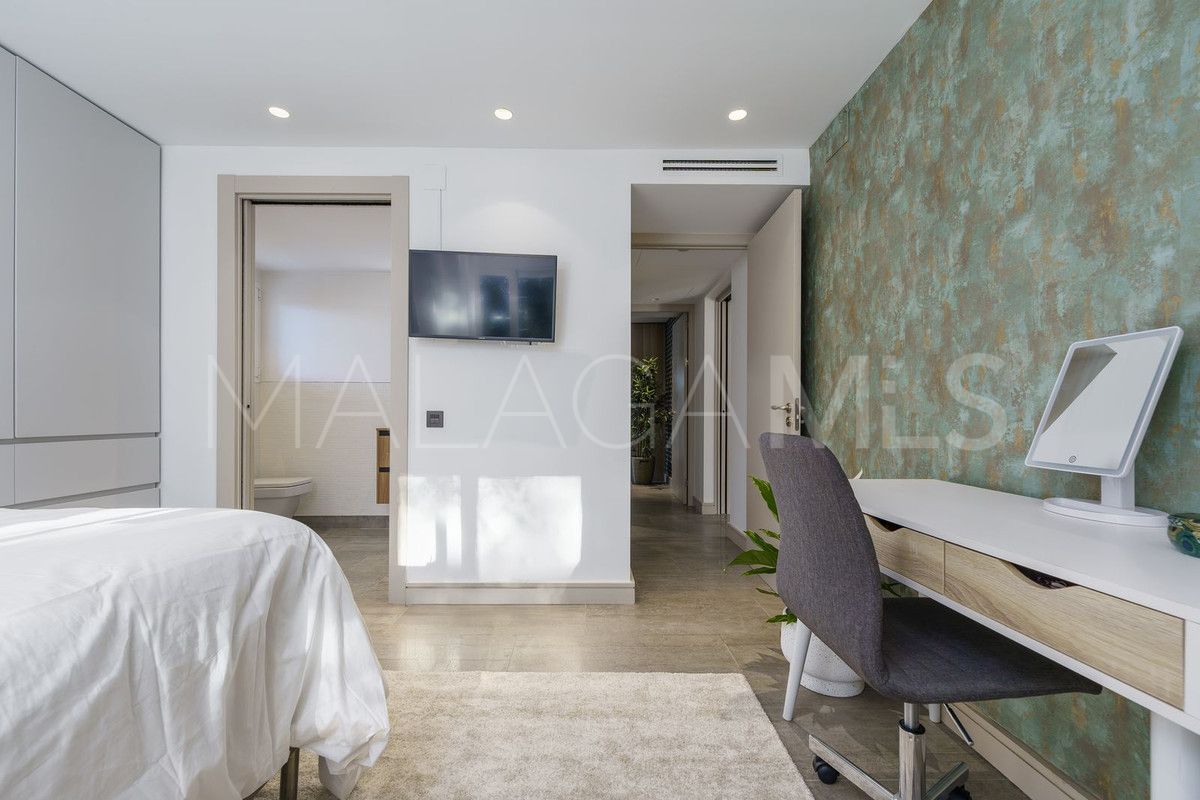 Villa for sale in Nueva Andalucia