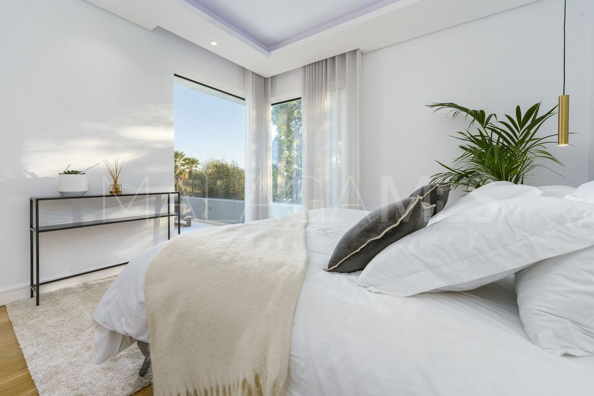 Villa for sale in Nueva Andalucia