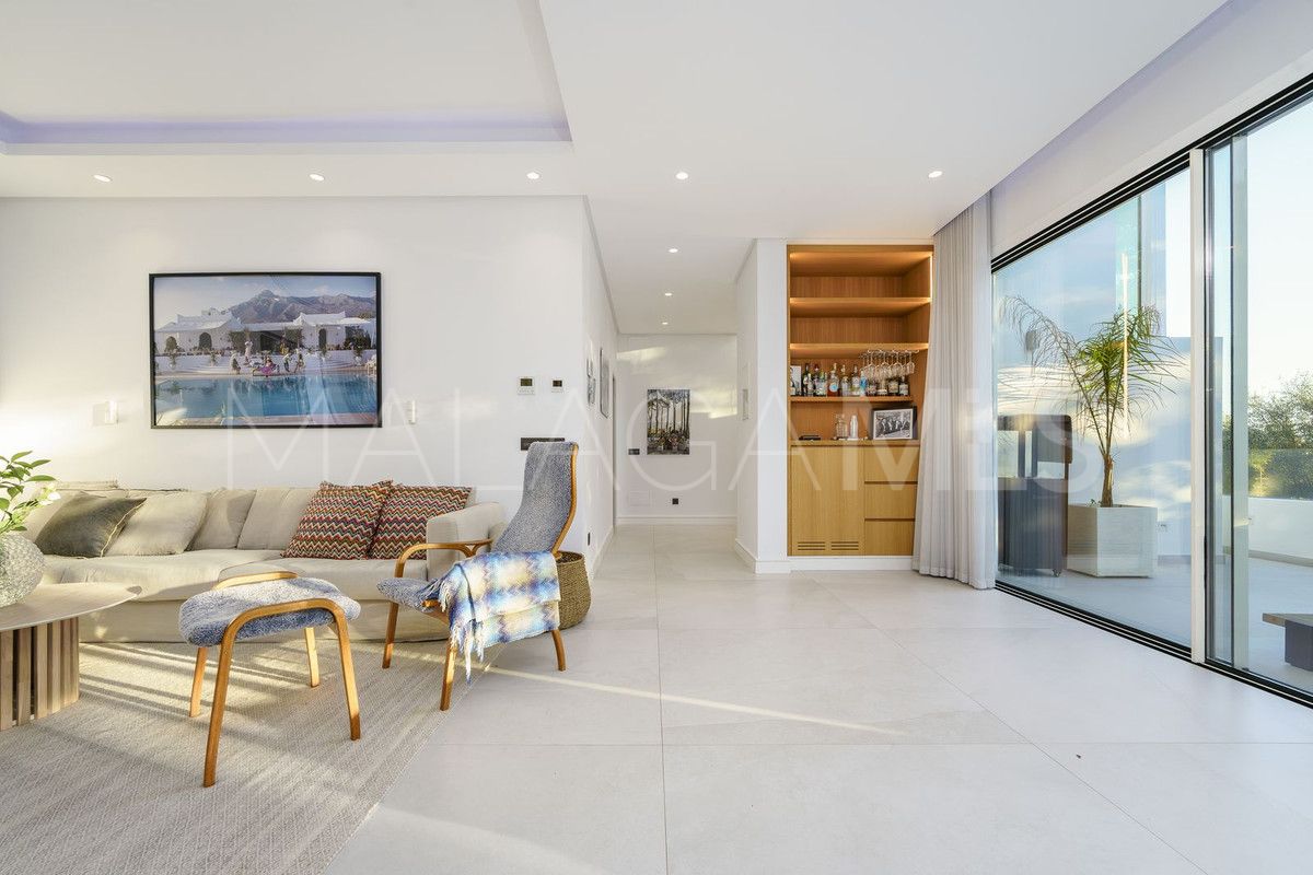 Villa for sale in Nueva Andalucia