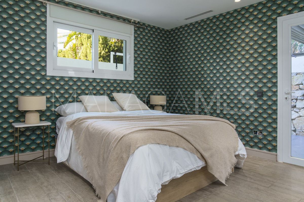 Villa for sale in Nueva Andalucia